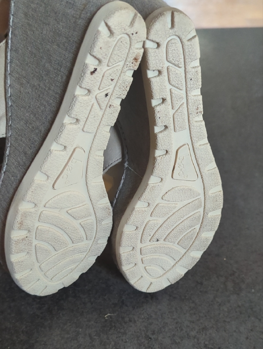 b.o.c. Women's Grey Crisscross Slingback Sandals - Picture 5 of 6